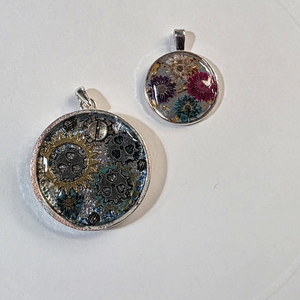 Steampunk Gear Pendant with Various Flowers *Customizable In Multiple Styles!!*